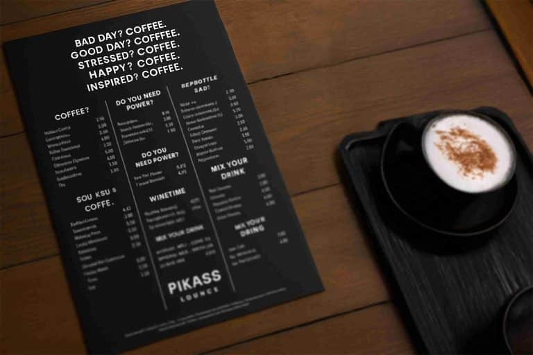 Mockup der PIKASS Getränkekarte – Kaffee, Softdrinks und Drinks aus der Lounge, als PDF-Download verfügbar.