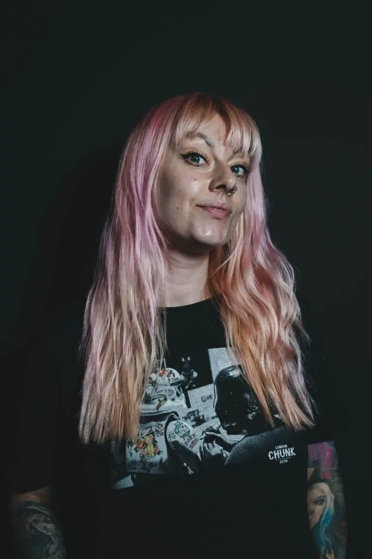 PIK - ARTIST - Julia - Rock - Tattoo - Profilbild - JRockTattoo